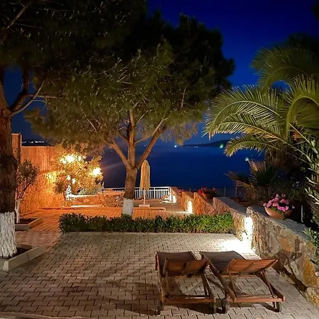 Beach House With Direct Access To Private Beach Near Bodrum * Camlik (Bodrum)