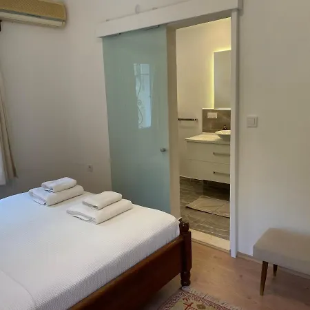 Beach House With Direct Access To Private Beach Near Bodrum *