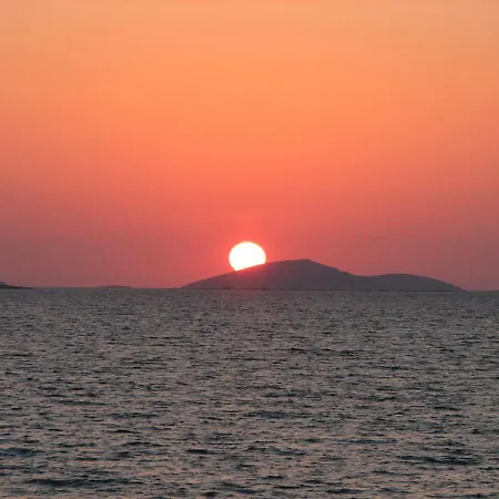 Beach House With Direct Access To Private Beach Near Bodrum *