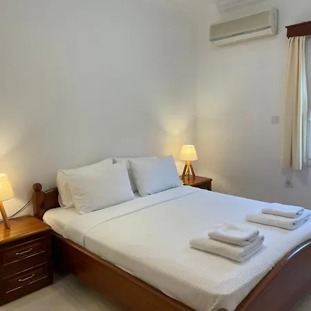 Beach House With Direct Access To Private Beach Near Bodrum Camlik (Bodrum)